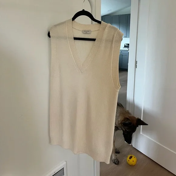 Aritzia Babaton Sweater Vest - Picture 1 of 3